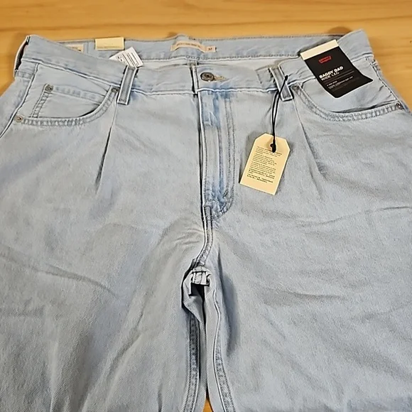 NWT Levi's Baggy Dad Wide Leg Lightwash womans jeans 32x32 - Picture 7 of 14